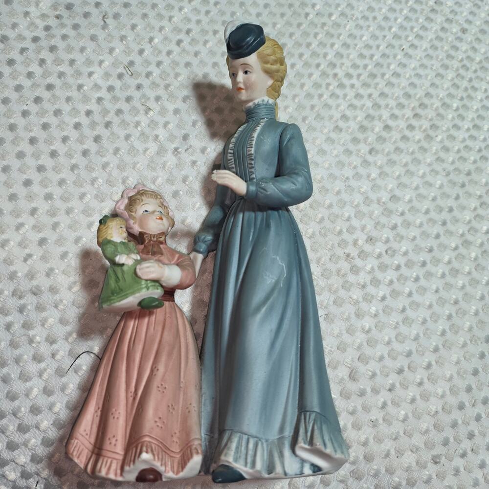 VINTAGE HOMCO A SUNDAY STROLL FIGURINE